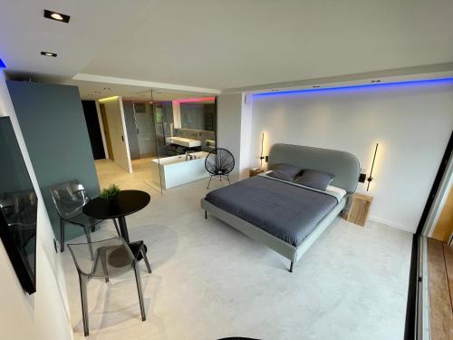 Appartement neuf climatisé - vue mer Saint-Tropez - 50m plage et port - piscine