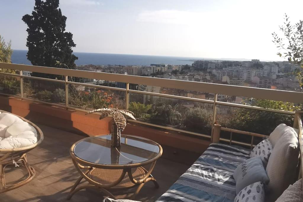 Appartement Nice CENTRE vue Mer avec piscine pour FAMILLE, couple d'amis pas de groupes de jeunes autorisés Bat 2, entrée 1, 3 ème etage 2 Rue Germaine Imbert, 06000 Nice