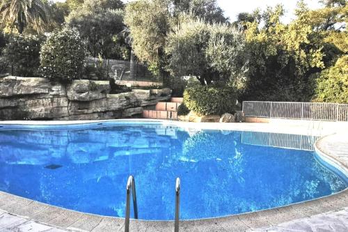 Appartement Nice CENTRE vue Mer avec piscine pour FAMILLE, couple d'amis pas de groupes de jeunes autorisés