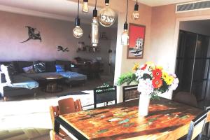 Appartement Nice CENTRE vue Mer avec piscine pour FAMILLE, couple d'amis pas de groupes de jeunes autorisés