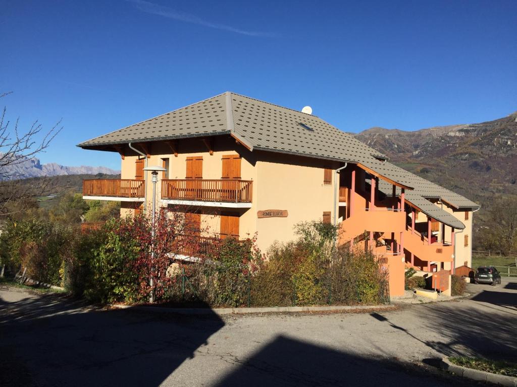 Appartement offrant une magnifique vue des montagnes 212 Chemin de Souvière, 05260 Saint-Léger-les-Mélèzes