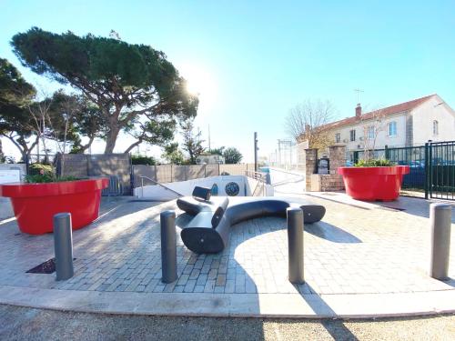 Appartement pieds dans la mer, piscine, parking - Traveller Award 2023
