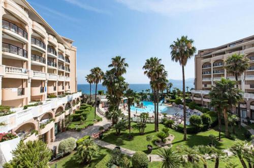 Appartement pieds dans la mer, piscine, parking - Traveller Award 2023