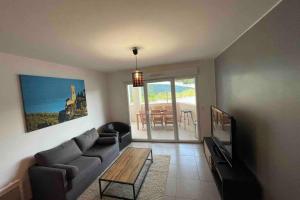 APPARTEMENT PISCINE TERASSE GYM SAUNA BALNEO