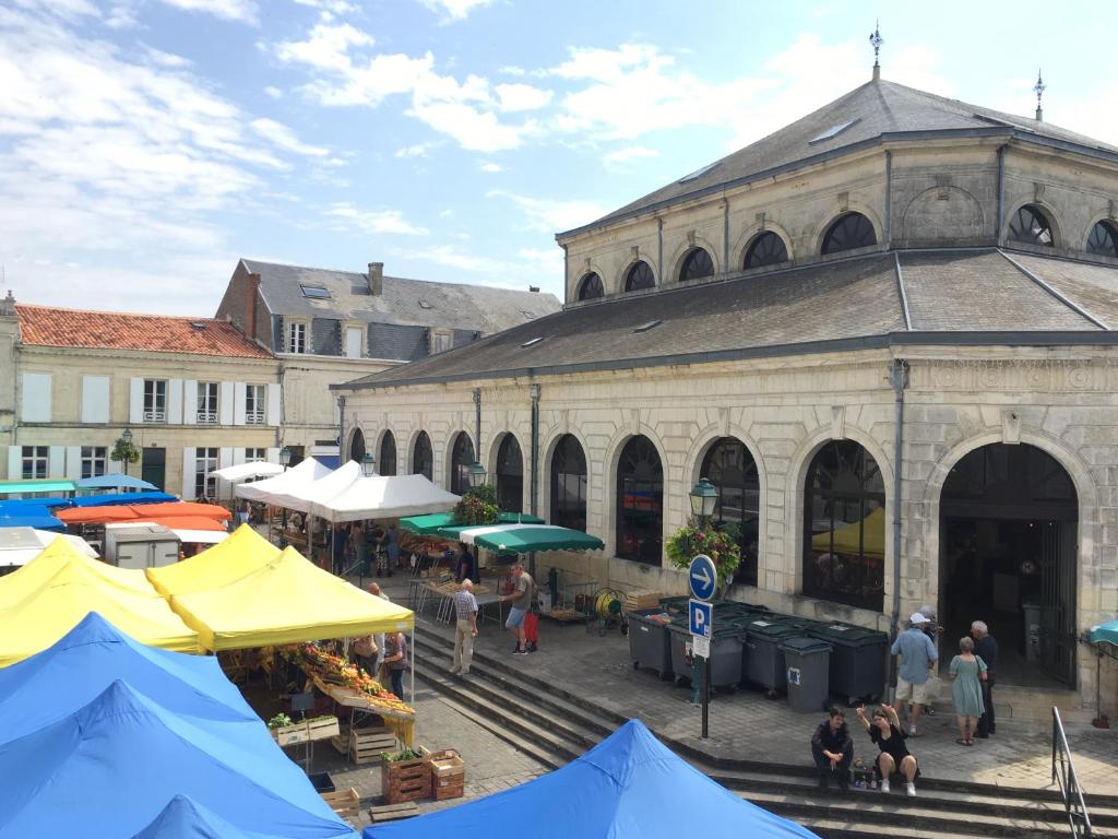 Appartement Appartement place du marché 8 Place du Marché 17400 Saint-Jean-dʼAngély