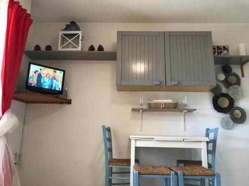 Appartement: plage, piscine, terrasse et parking.