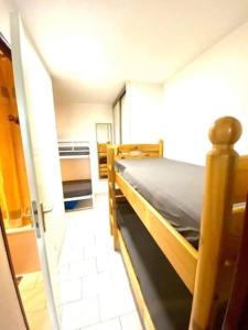Appartement: plage, piscine, terrasse et parking.