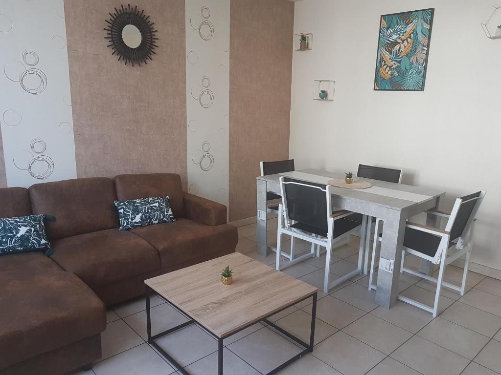 Appartement appartement Plain Pied proche centre ville 103 bis rue Louis Pasteur,  RDC porte avec boîte à clef sécurisée 103 Rue L. Pasteur 49300 Cholet