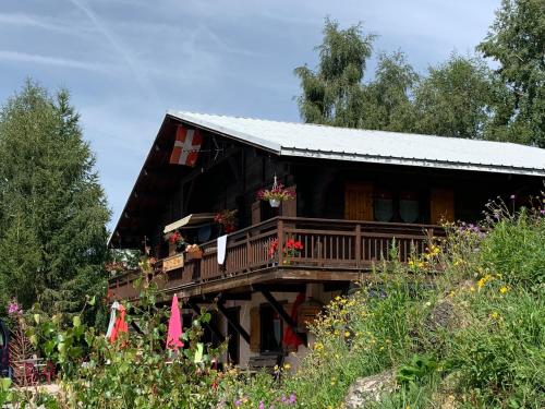 APPARTEMENT PLEIN SUD AUX SAISIES N°6