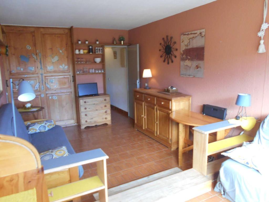 Appartement Port Camargue, 1 pièce, 2 personnes - FR-1-250-246 14 ROUTE DES MARINES ENTREE A DROITE FOND PARKING - 2EME ETAGE - N°304, 30240 Le Grau-du-Roi