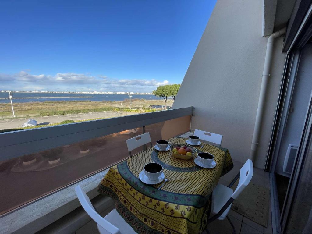 Appartement Appartement Port Camargue, 1 pièce, 4 personnes - FR-1-250-176 3 AVENUE DU CENTURION ENTREE B - 2EME ETAGE - N°66 30240 Le Grau-du-Roi