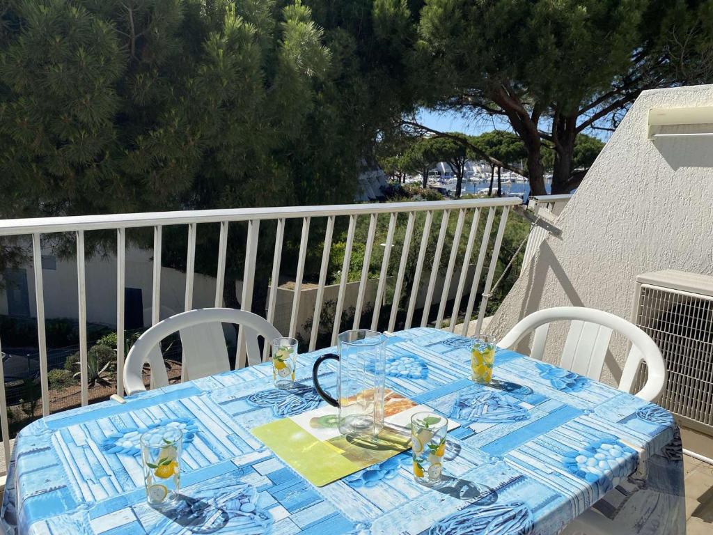 Appartement Appartement Port Camargue, 1 pièce, 4 personnes - FR-1-250-208 12 ROUTE DES MARINES APPARTEMENT N°399 - ENTREE F - 2EME - PARKING N° 30240 Le Grau-du-Roi