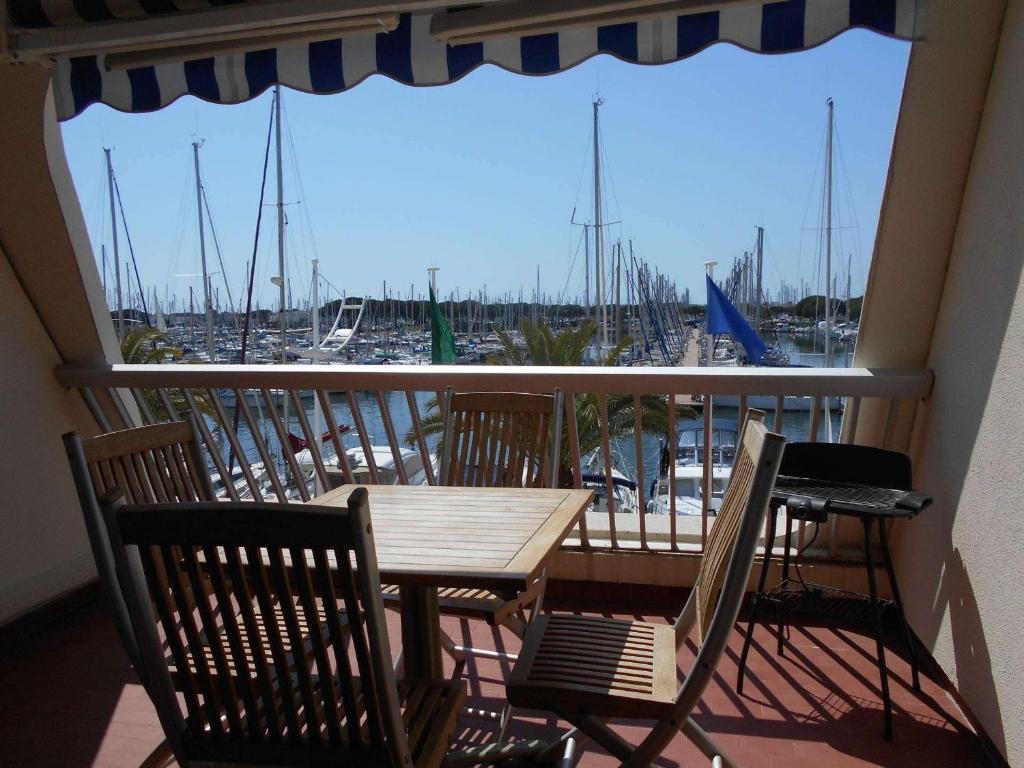Appartement Port Camargue, 1 pièce, 4 personnes - FR-1-250-215 4 AVENUE DE L HERMIONE APPARTEMENT N°151 - ENTREE B - 2 EME ETAGE, 30240 Le Grau-du-Roi