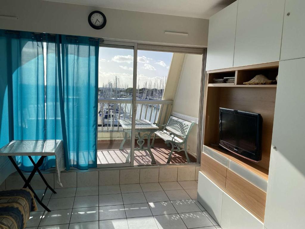 Appartement Port Camargue, 1 pièce, 4 personnes - FR-1-250-229 4 AVENUE DE L 'HERMIONE APPARTEMENT N°162 - ENTREE B - 3ème étage, 30240 Le Grau-du-Roi