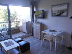 Appartement Appartement Port Camargue, 1 pièce, 4 personnes - FR-1-250-238 4 RUE DE L 'HERMIONE APPARTEMENT N°285 - ENTREE C - 3ème étage 30240 Le Grau-du-Roi Languedoc-Roussillon