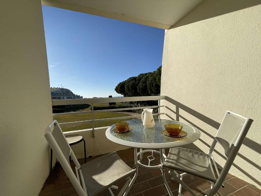 Appartement Port Camargue, 1 pièce, 4 personnes - FR-1-250-245 219 ROUTE DES MARINES APPARTEMENT N°184- ENTREE BAIE ET SOLEIL 1er ETAG, 30240 Le Grau-du-Roi