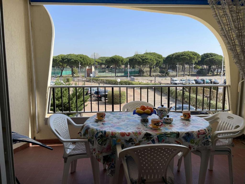 Appartement Port Camargue, 2 pièces, 4 personnes - FR-1-250-225 2 RUE DE L HERMIONE ENTREE G - 1ER ETAGE - APPARTEMENT N°2139, 30240 Le Grau-du-Roi