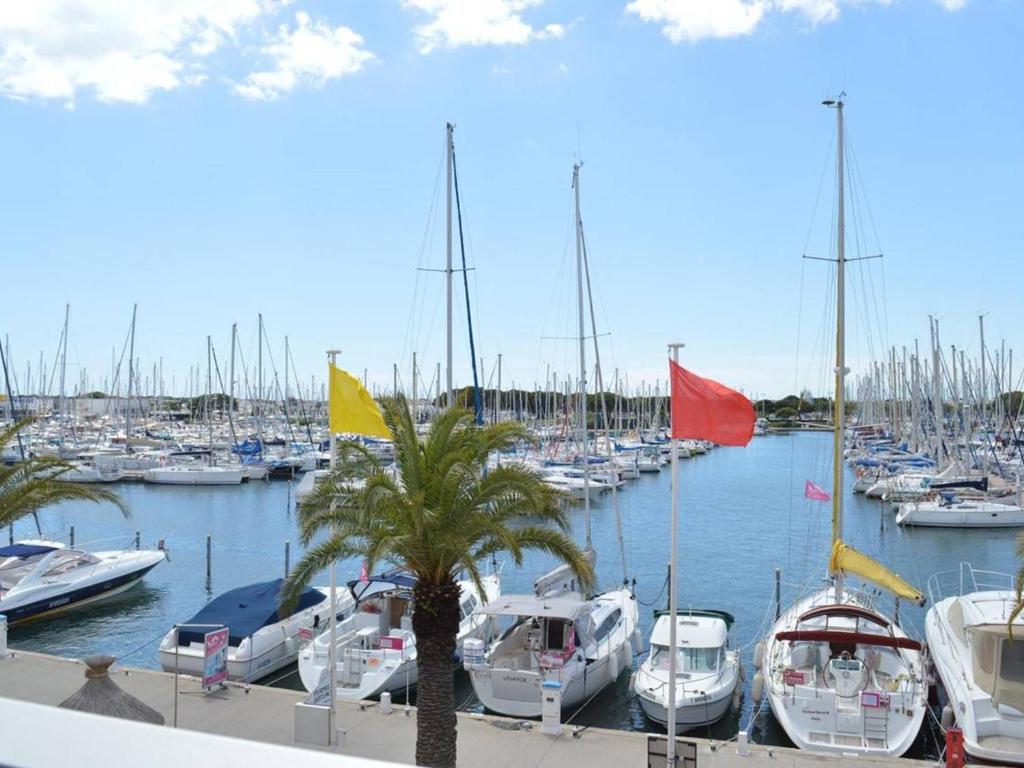 Appartement Port Camargue, 2 pièces, 4 personnes - FR-1-250-73 Appartement N°262 - Entree C - 2Eme Ãtage - Pk 592 - 4 Rue De L Hermione -, 30240 Le Grau-du-Roi