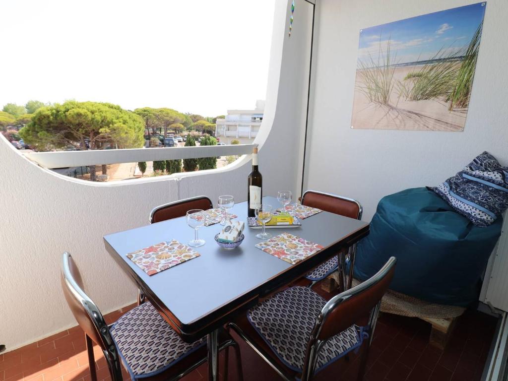 Appartement Port Camargue, 2 pièces, 4 personnes - FR-1-307-179 18 Route des Marines Rés. La Croisière Entrée Antigua 1er étage n°14 PK n°725, 30240 Le Grau-du-Roi