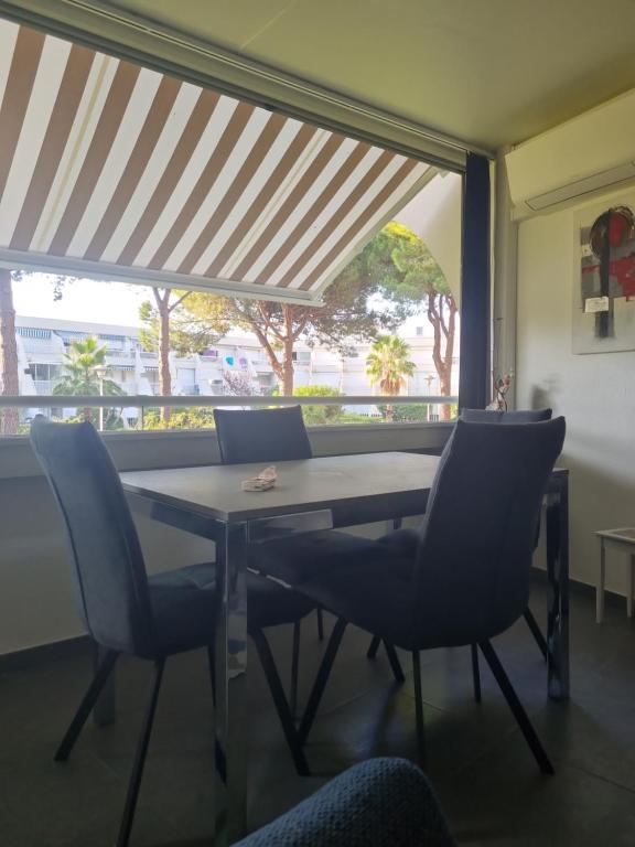Appartement Port Camargue 38 route des Marines- Port Camargue, 30240 Le Grau-du-Roi