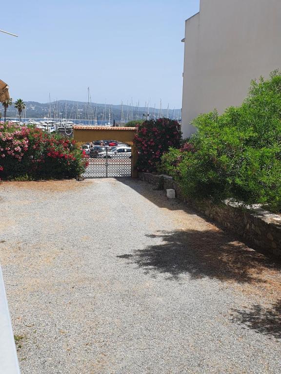 Appartement APPARTEMENT PORT DE CAVALAIRE 220 Rue du Port 83240 Cavalaire-sur-Mer