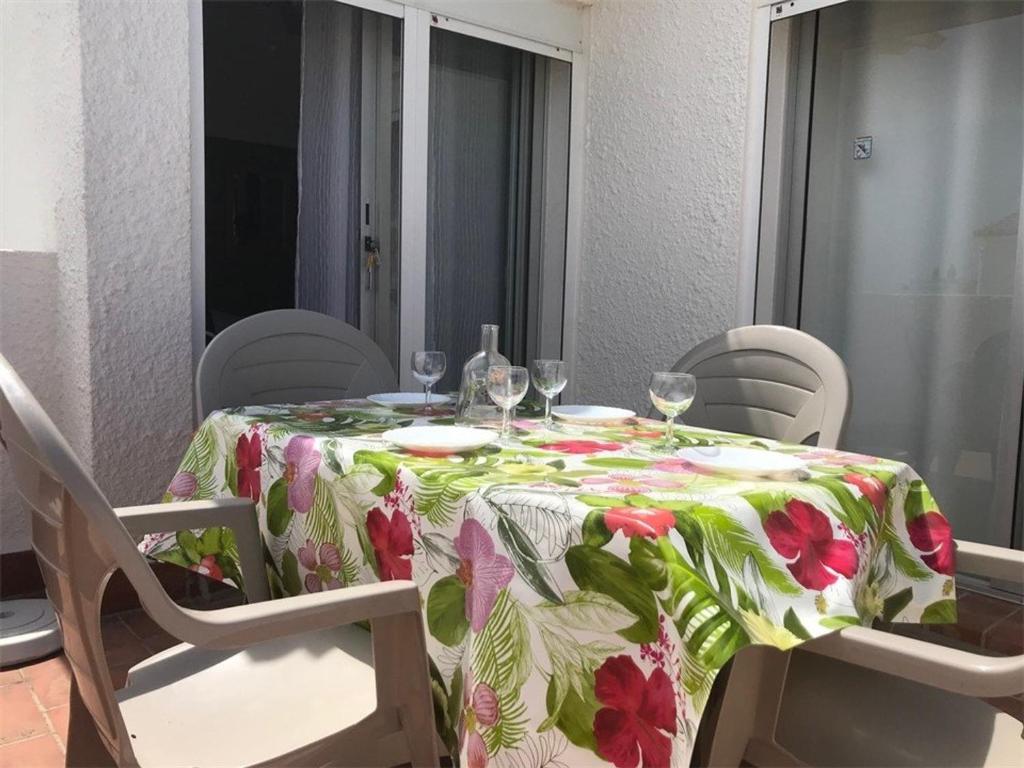 Appartement Appartement Port Leucate, 2 pièces, 4 personnes - FR-1-81-71 Zodiaques - E8 - Voie Du Fresquel 11370 Port Leucate