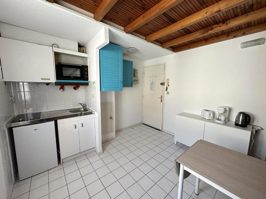 Appartement Appartement Port-Vendres, 2 pièces, 4 personnes - FR-1-309-337 1 RUE HENRI DUNANT RESIDENCE DES DOUANES 1ER TAGE APPA 22 66660 Port-Vendres