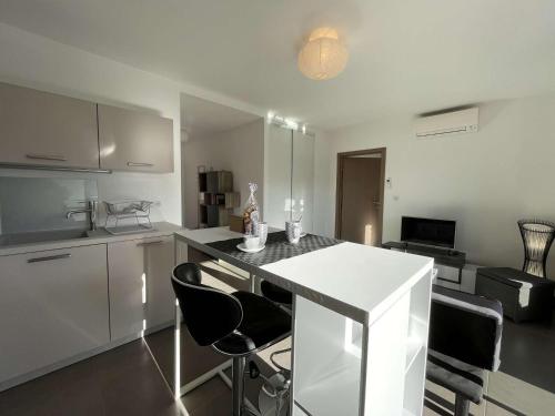 Appartement Porticcio, 2 pièces, 3 personnes - FR-1-61-503