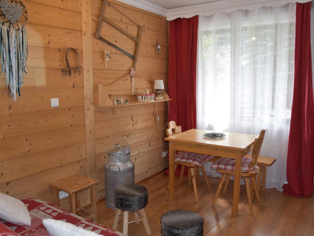 Appartement Appartement Pralognan-la-Vanoise, 2 pièces, 4 personnes - FR-1-464-143 223-239-277-281 Rue des XVIème Olympiades 73710 Pralognan-la-Vanoise