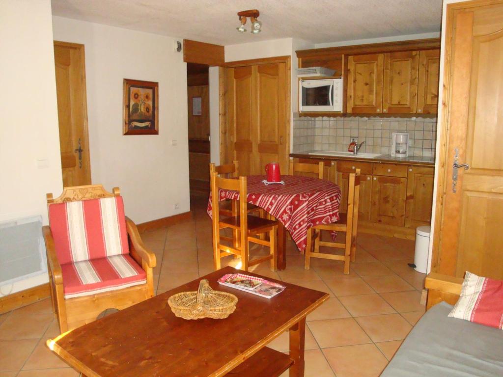 Appartement Appartement Pralognan-la-Vanoise, 3 pièces, 4 personnes - FR-1-464-120 98 MontÃ©e Des Alpages -  - 73710 Pralognan-la-Vanoise