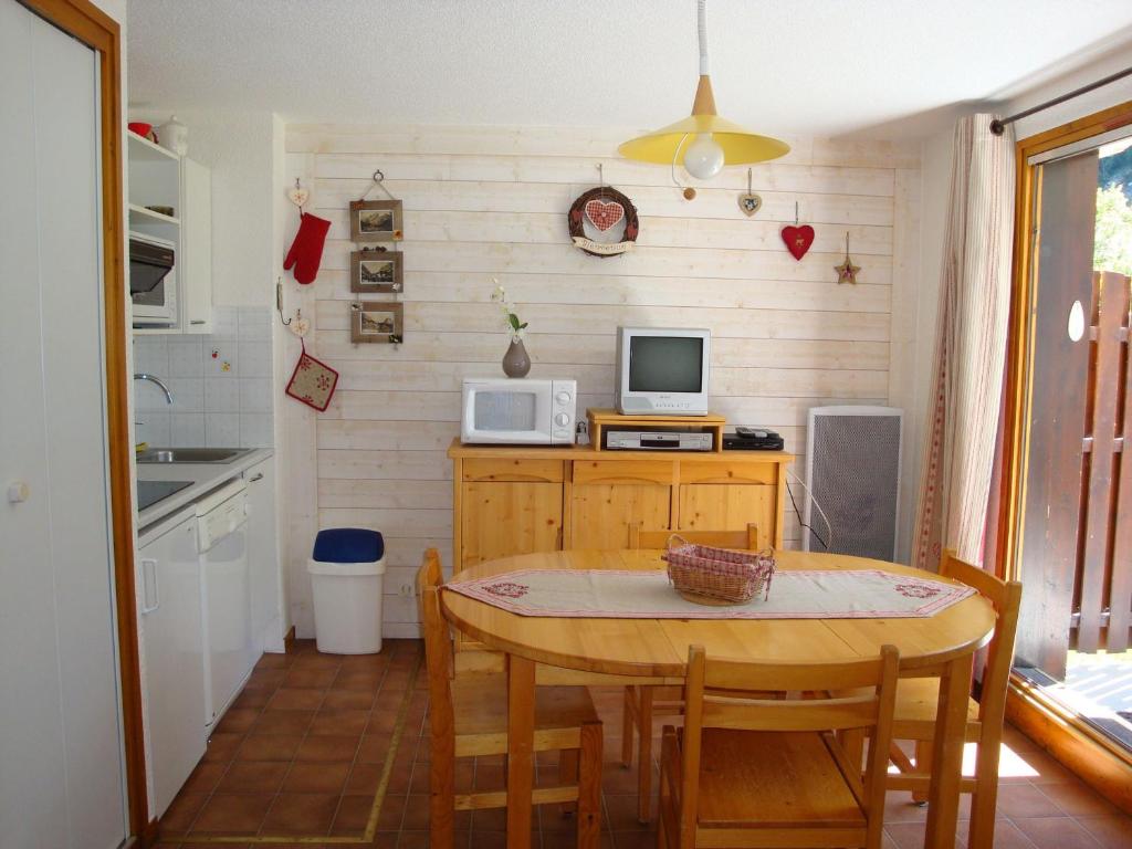 Appartement Pralognan-la-Vanoise, 3 pièces, 6 personnes - FR-1-464-119 194 - 254  Rue Des Xvie Olympiades -  -, 73710 Pralognan-la-Vanoise