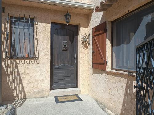 Appartement privatisé dans maison