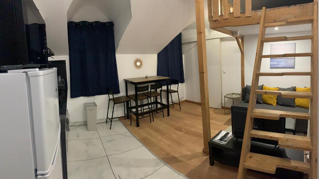 Appartement - Proche CDG - Paris & Stade de France 2 eme etage, porte droite 6 Rue Bisson, 93300 Aubervilliers