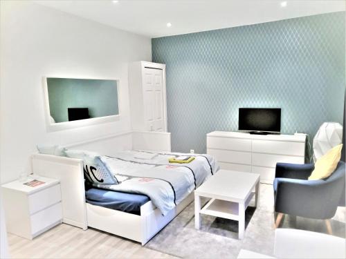 APPARTEMENT PROCHE CENTRE VILLE, GARE ET AUTOROUTE