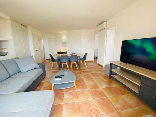 Appartement proche du port avec vue mer
