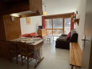 Appartement Puy Saint Vincent 1400, 2 pièces, 4 personnes - FR-1-330G-30