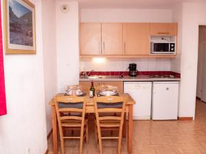 Appartement Appartement Puy-Saint-Vincent, 2 pièces, 4 personnes - FR-1-504-340 CLOT DES LEOTHAUDS STATION 1800 05290 Puy-Saint-Vincent Provence-Alpes-Côte d\'Azur