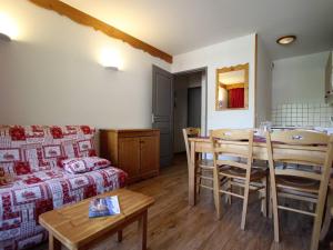 Appartement Appartement Puy-Saint-Vincent, 2 pièces, 6 personnes - FR-1-330G-133 APPARTEMENT N°910 BAT A 9eme étage CLOS DES LEAUTHAUD 05290 Puy-Saint-Vincent Provence-Alpes-Côte d\'Azur