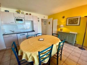 Appartement Quiberon, 4 pièces, 6 personnes - FR-1-478-80