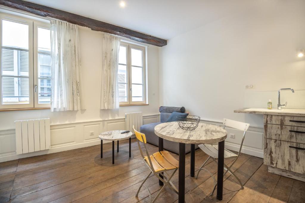 Appartement R1 T2 Rodez Centre Historique 4 Rue Neuve, 12000 Rodez