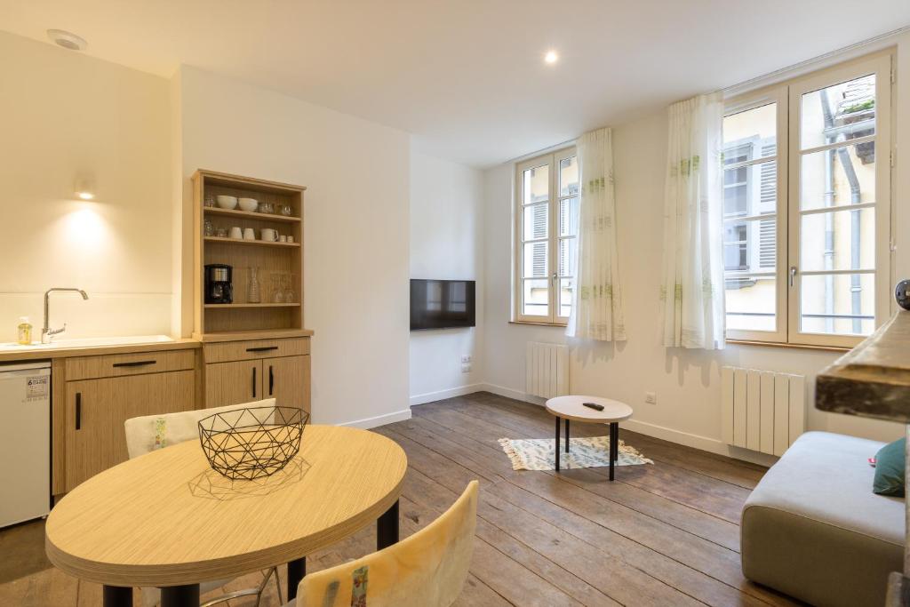 Appartement R2 T2 Rodez Centre Historique 4 Rue Neuve, 12000 Rodez