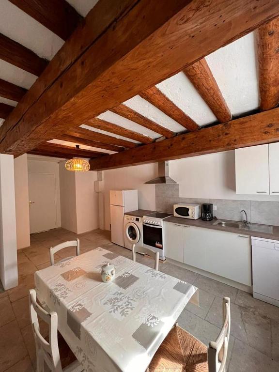Appartement refait à neuf dans immeuble ancien 2 Rue Arceau de l'Avenir, 30300 Beaucaire