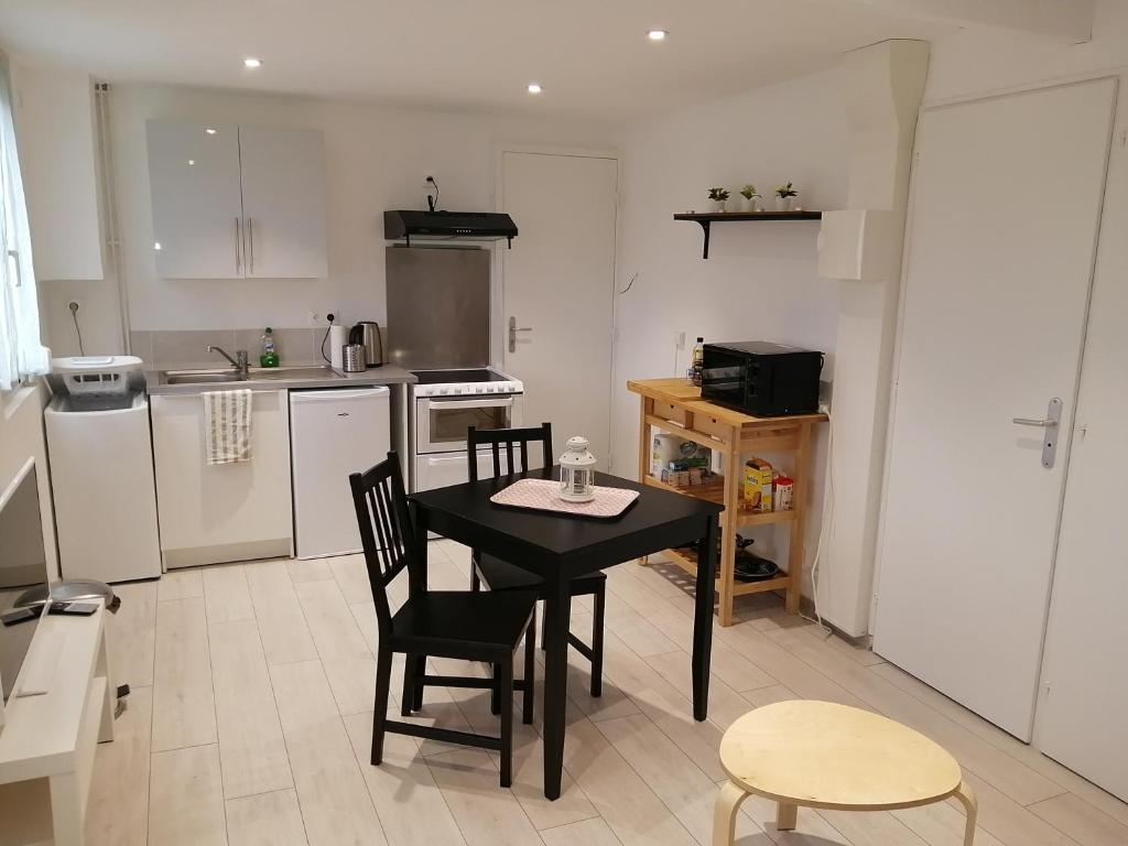 Appartement refait à neuf Vaugueux 4ème Etage - Porte Droite 3 Rue Chanoine Ruel, 14000 Caen