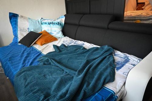 Appartement rénové 50m2 à 2 pas du port et plage!