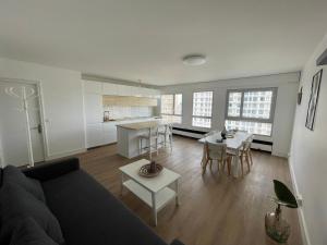 Appartement rénové avec vue imprenable sur Paris