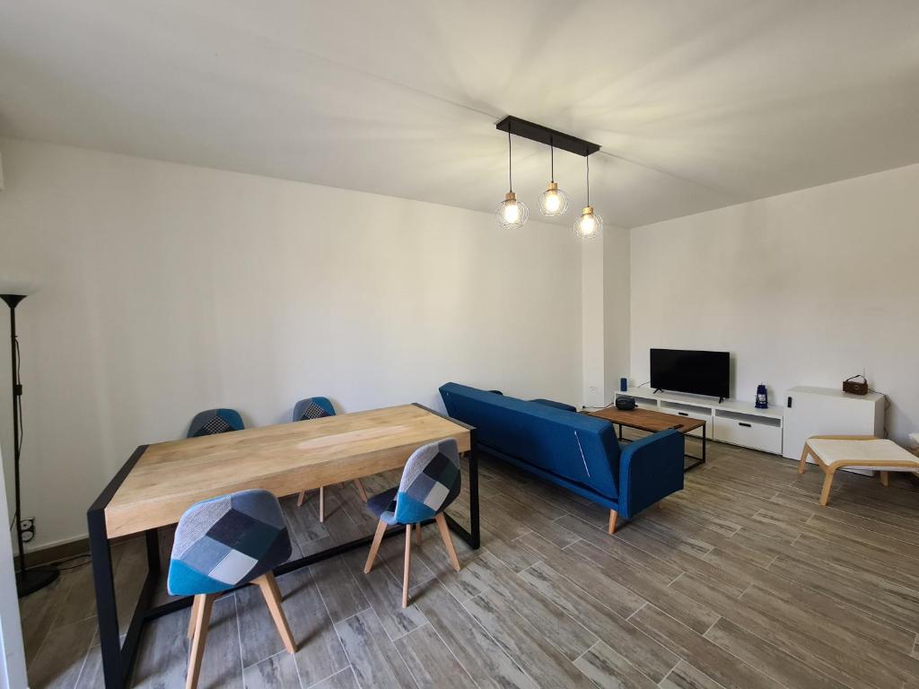 Appartement rénové indépendant avec garage au centre du village Route principale, 20217 Saint-Florent