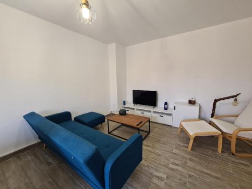 Appartement rénové indépendant avec garage au centre du village