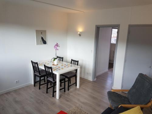 Appartement rénové lumineux proche centre ville