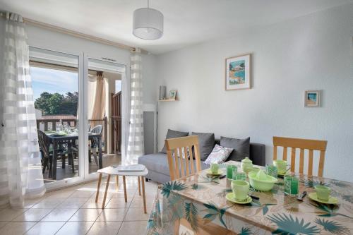 Appartement residentiel avec acces piscine a 200m de la plage