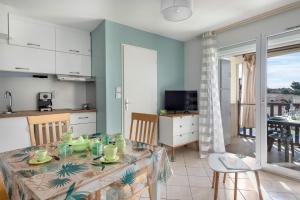 Appartement residentiel avec acces piscine a 200m de la plage